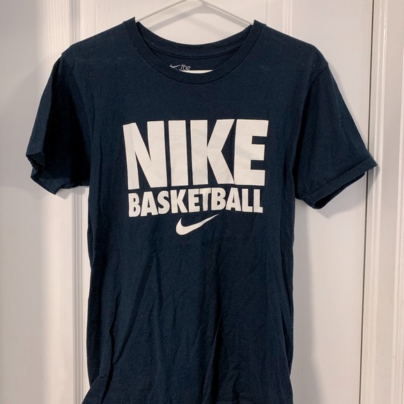 2 Nike Basketball T-Shirt (S) - Picture 2 of 2